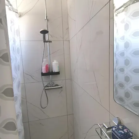 Loft For 2 In Rhodes Town Near Elli شقة